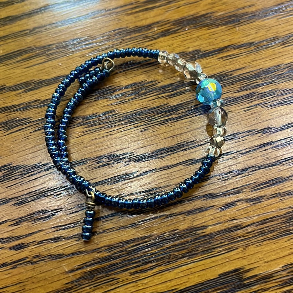 I am selling this blue bracelet
